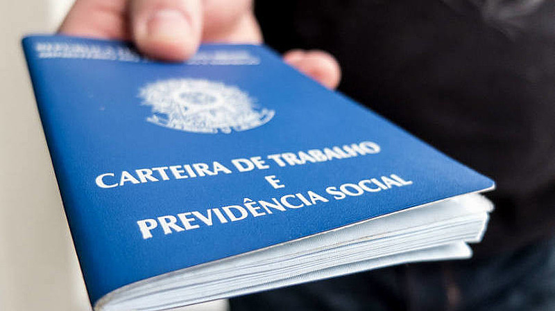Carteira de trabalho; rendimento das mulheres passou de 66% do rendimento dos homens em 1995 para 81% em 2014