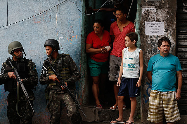 Menos educação e ciência, mais armas e balas: jovens da periferia são vitimas da mão repressiva e armada do Estado