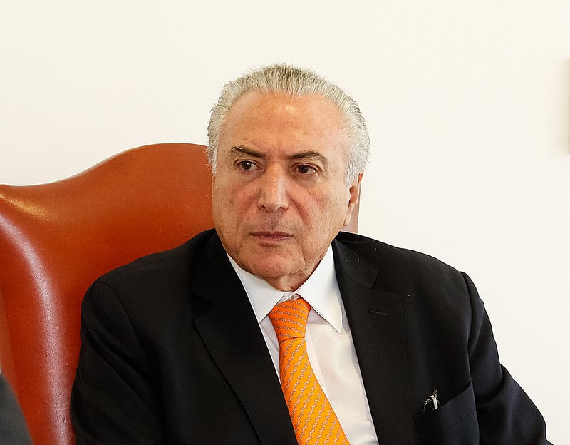 O sujeito é um caso grave. Escolhe mal as palavras e os interlocutores