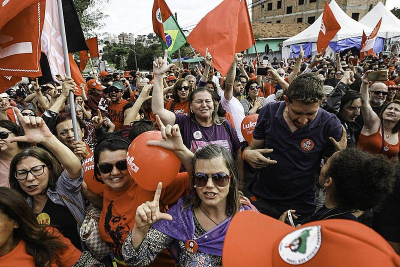 Formada em abril, após prisão do ex-presidente, a Vigília é um espaço de resistência e formação política