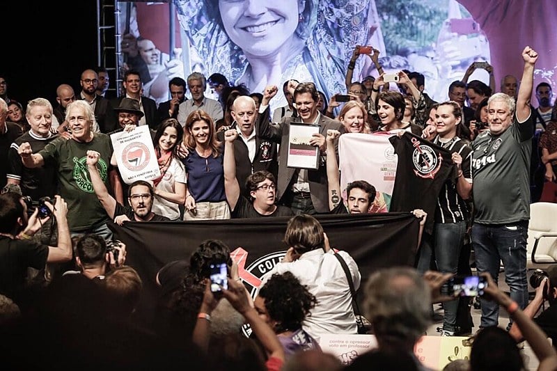 Entre as torcidas que assinam o manifesto estão as uniformizadas do Vasco da Gama, time de Bolsonaro