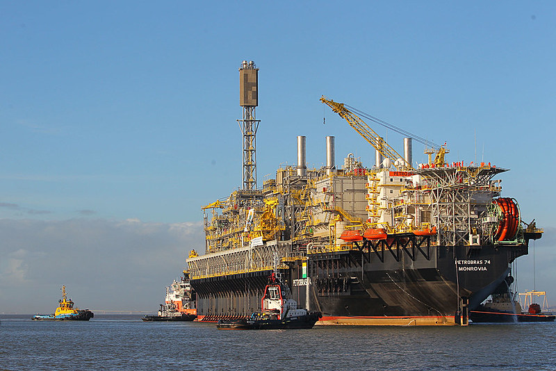 Sem desmonte, cadeia produtiva da Petrobras gera mais de 800 mil empregos
