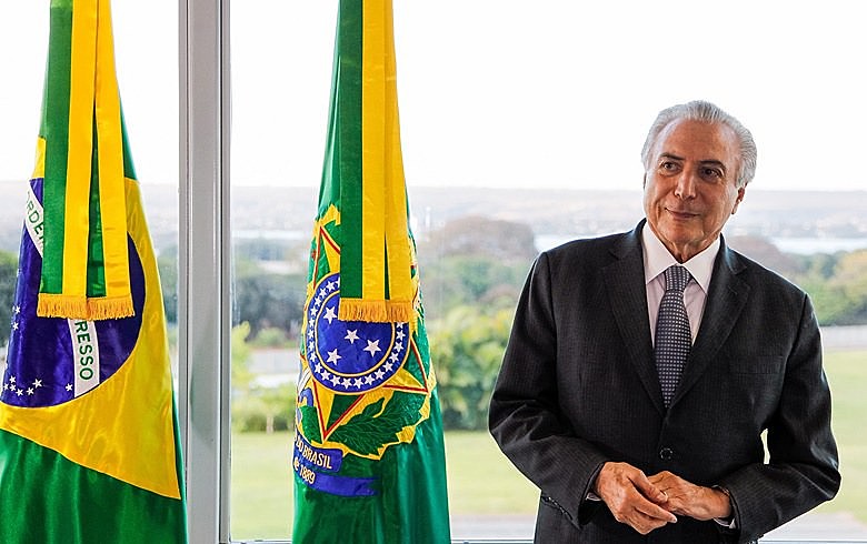 PEC proposta por Temer também vai atingir o funcionalismo público e quem depende do reajuste do salário mínimo
