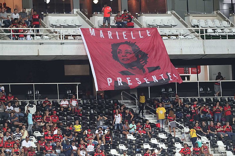 Diversas torcidas se manifestaram recentemente em solidariedade à Marielle Franco e contra a prisão do presidente Lula