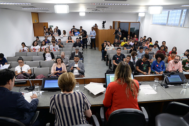 O texto propõe tipificar como crime de responsabilidade o governo que descumprir o mínimo de 2% para as universidades estaduais