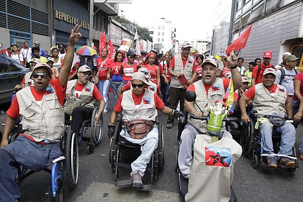 Em Caracas, pessoas com deficiência marcham por direitos