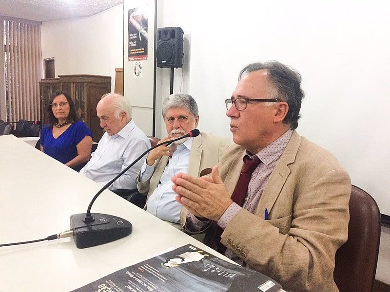 Evento, realizado no Sindicato dos Jornalistas, contou com Luiz Carlos Bresser-Pereira, Celso Amorim e Luiz Felipe de Alencastro