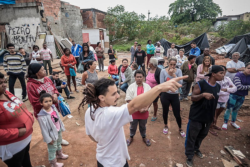 No Alemão, mais de 200 famílias foram despejadas de um terreno vazio