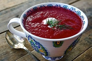 O Borscht é uma herança cultural de países do leste Europeu como a Rússia, Romênia, Ucrânia e Polônia