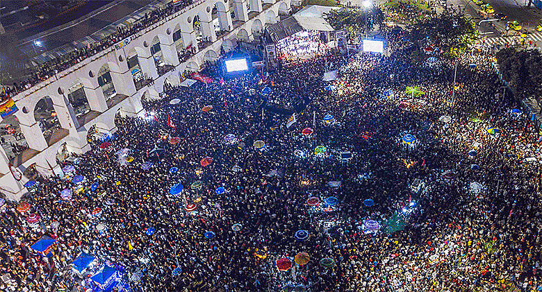 Estimativa de 70 mil pessoas na Lapa pela democracia