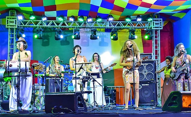 Mulheres do Samba de Moça Só apresentando suas músicas autorais que pedem direitos através das letras