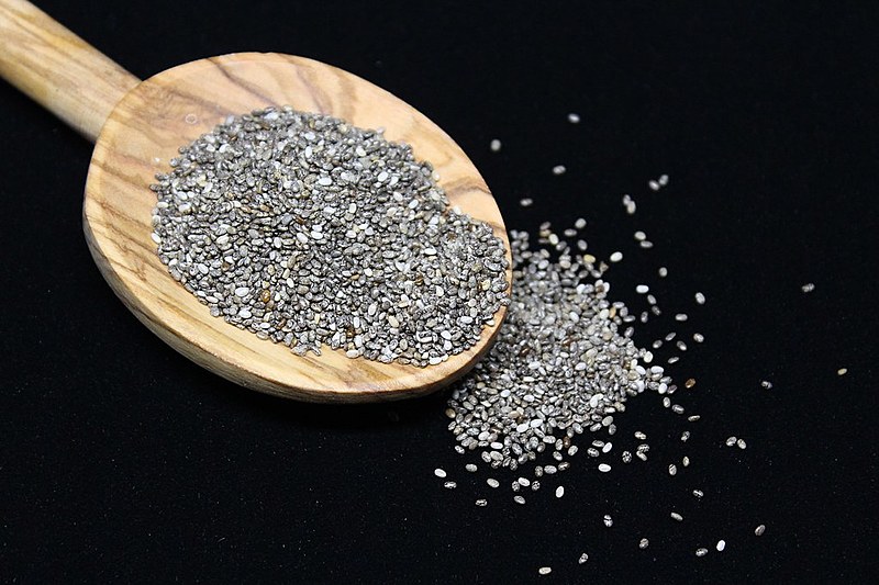 Quando entra em contato com a água, a chia se torna 12 vezes maior que seu tamanho original