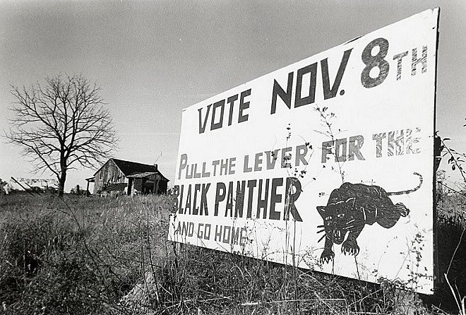 Cartaz no estado sulista do Alabama convoca população às eleições e remonta às origens dos Panteras Negras