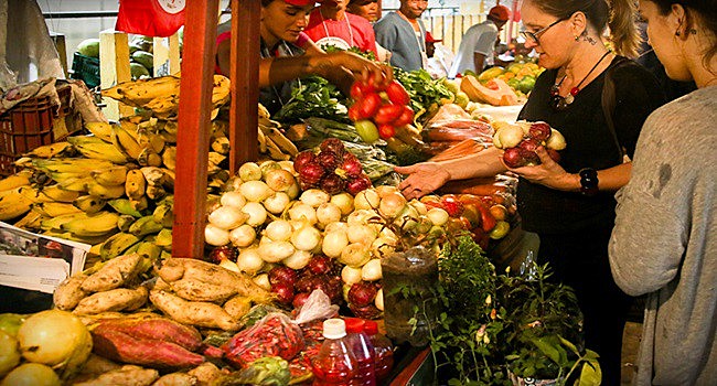 Feiras da Reforma Agrária pelo país são a marca do MST para levar os alimentos produzidos no campo até a cidade