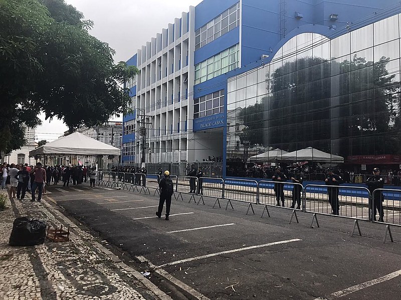 PMs fizeram um cordão de isolamento para garantir a aprovação da PEC que modifica a aposentadoria dos servidores do Estado do Pará.