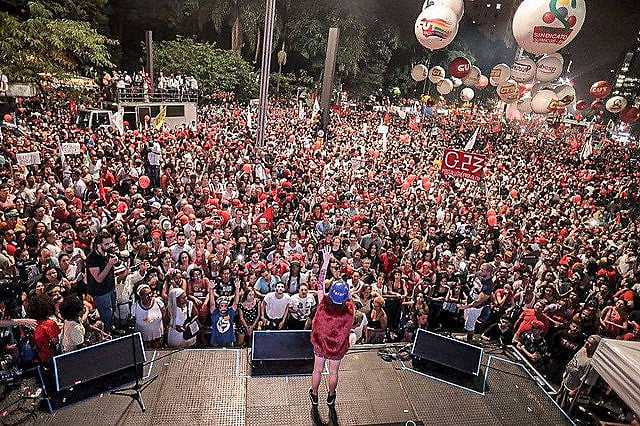 Actos en defensa de la democracia ocupan las calles en todo Brasil