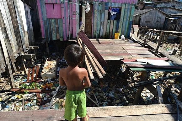 Esta segregação dos pobres, conforme Alfonsin, é das provas mais evidentes da crise urbana
