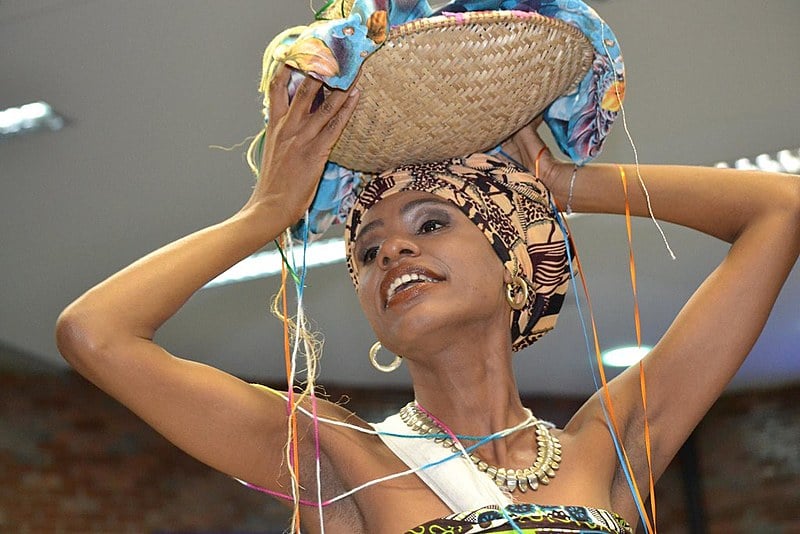 "Foi através do teatro que eu consegui me ver enquanto ser humano, atuando e existindo de forma plena e digna", diz Fernanda Ferreira.