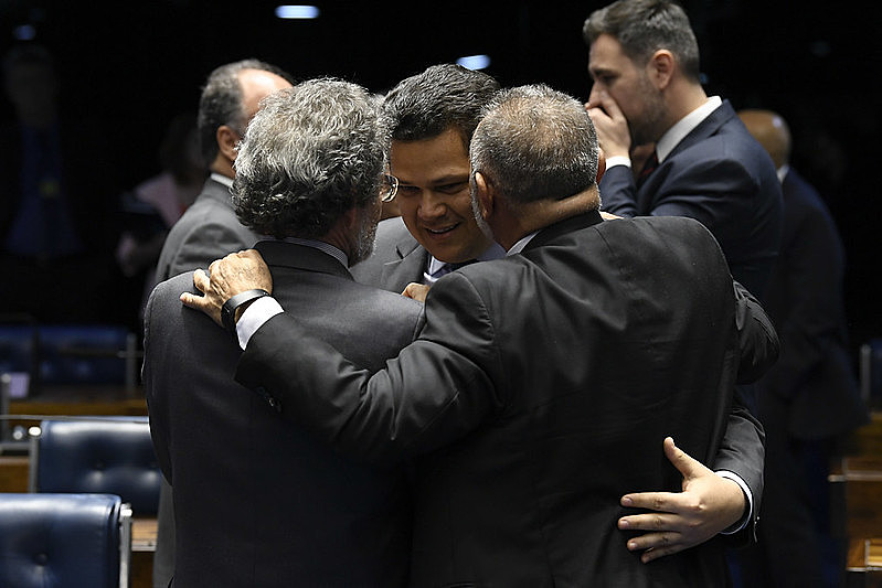 Para ser aprovada, a reforma precisava de 48 votos. O senador Davi Acolumbre (DEM-AP) comemorou o resultado