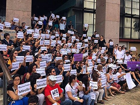 Audiência de custódia do suspeito aconteceu sob protesto de familiares e amigos