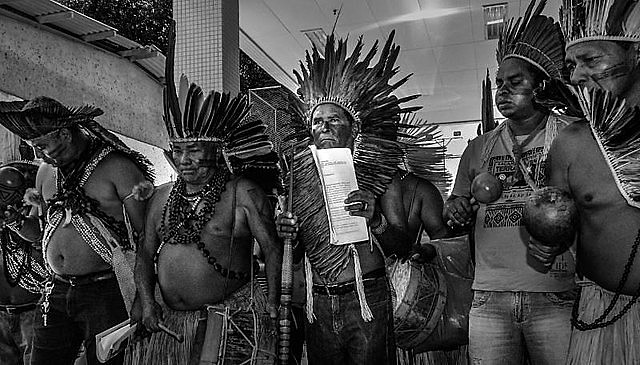 Indigenistas e indígenas resistem às mudanças feitas pelo governo Bolsonaro (PSL) de alocar FUNAI no Ministério dos Direitos Humanos.