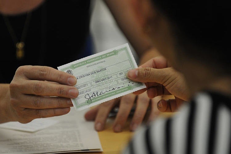 A multa para quem não compareceu ás urnas em 2018 é de R$ 3,50