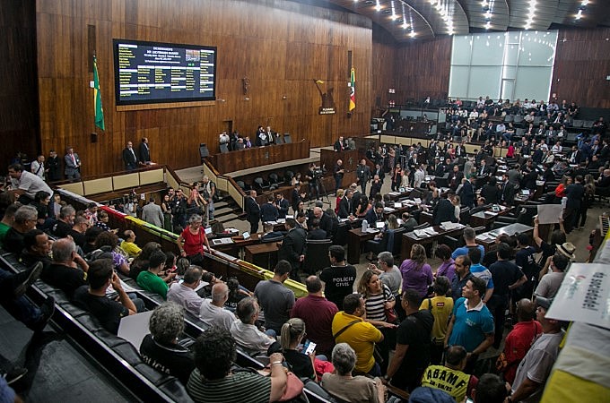 Primeiro projeto do pacote foi aprovado nesta terça em convocação extraordinária na AL.