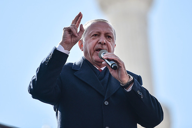 Militantes protestam contra condições em que administração do país, liderada por Erdogan, mantém preso Abdullah Ocalan