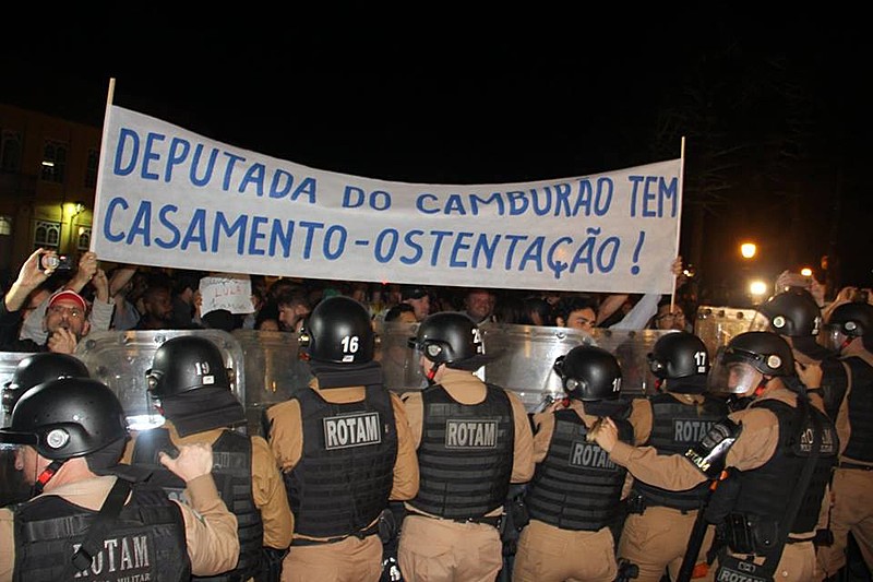 Protestos no Casamento da deputada Maria Vitória contaram com repressão da ROTAM