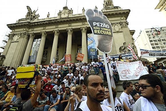 Movimento Unificado dos Servidores já protocolou quatro pedidos de impeachment contra Pezão