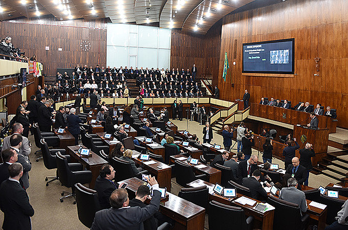 Representante dos trabalhadores criticam emenda do deputado Fábio Osterman (Partido NOVO) que propõe acabar com o mínimo regional