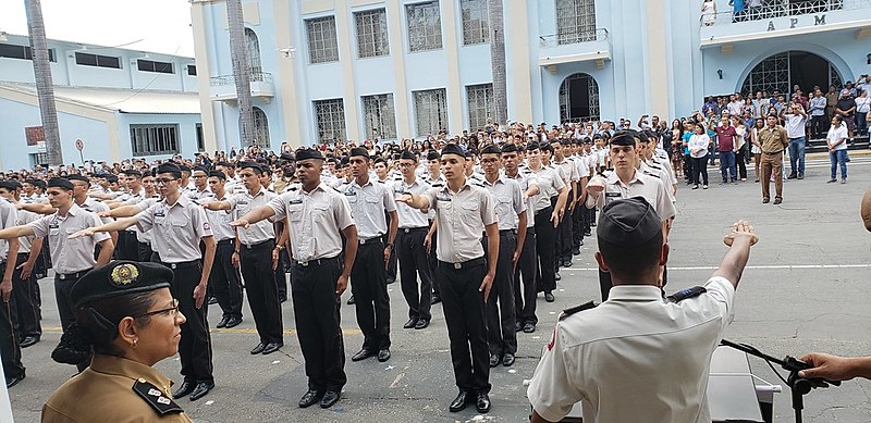 Se engana quem acredita que as escolas militares são as mais bem avaliadas do Brasil. Esse título pertence às escolas federais