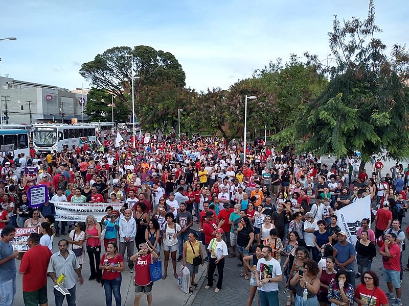 Ato em João Pessoa em defesa da aposentadoria.