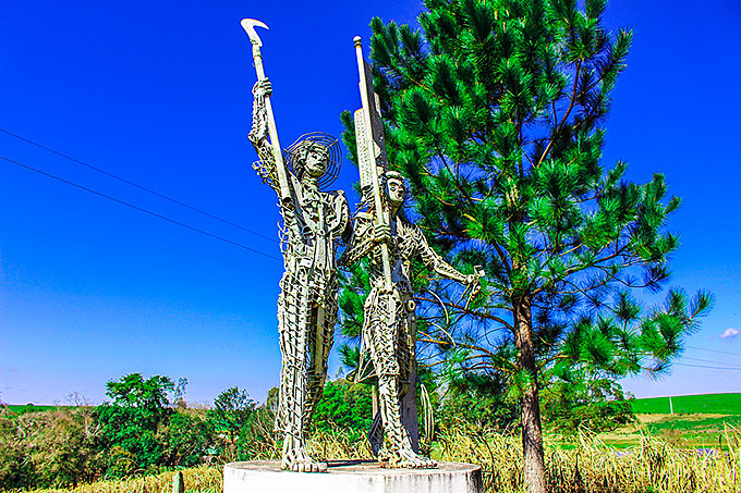 Camponeses sem-terra foram homenageados em monumento na Encruzilhada Natalino