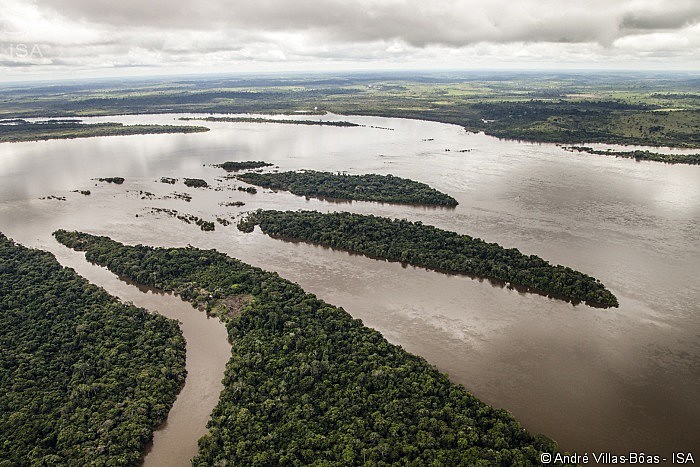 Rio Xingu, próximo ao canteiro de obras da Usina Hidrelétrica de Belo Monte em Altamira, no estado do Pará