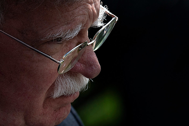 Ex-embaixador dos EUA na ONU durante mandato de George W. Bush, Bolton foi responsável por políticas hostis com relação ao Oriente Médio