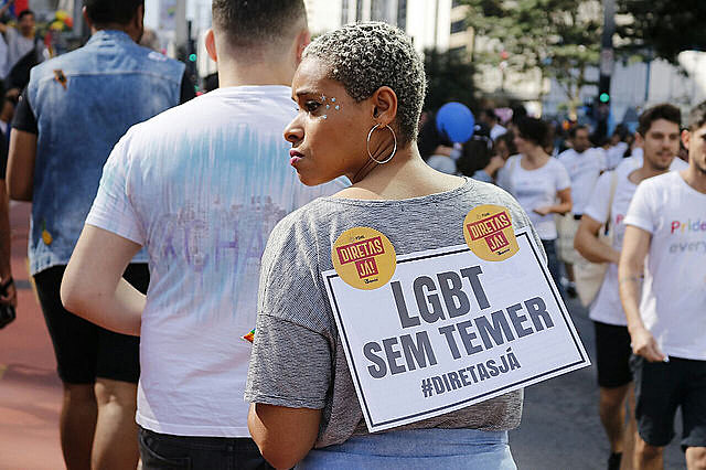 Cartel por las [elecciones] Directas Ya en la Marcha del Orgullo LGBTI de São Paulo, en 2017