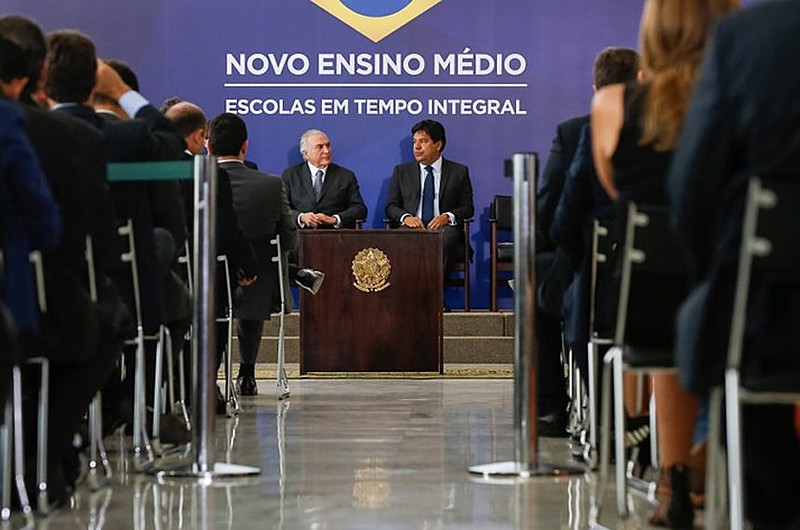 Michel Temer e o ministro da Educação, Mendonça Filho, durante o anúncio da MP em setembro deste ano