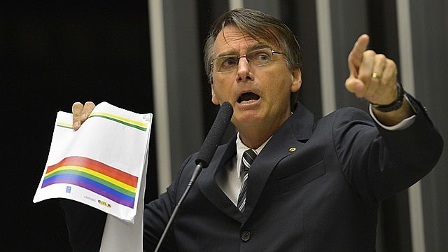El ultraderechista suspensió una convocatoria para la producción de series que aborden temas relacionados con la población LGBT