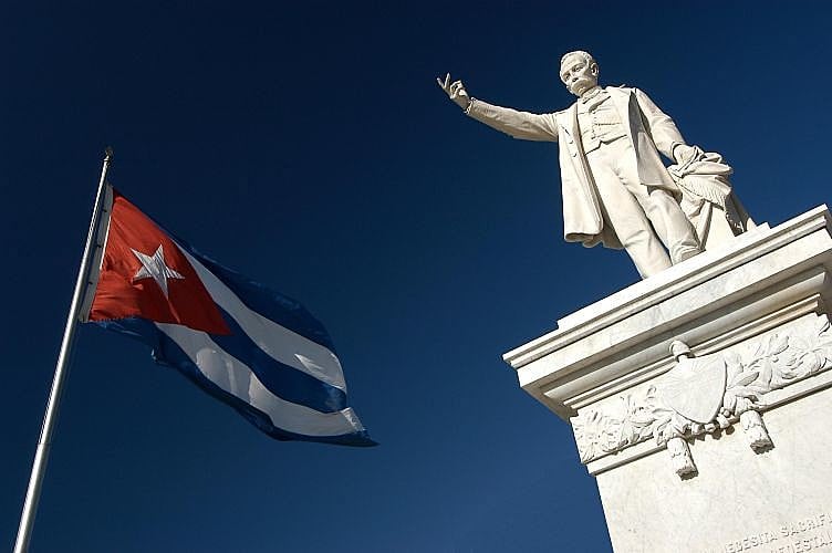Estátua de José Martí em Cienfuegos, Cuba