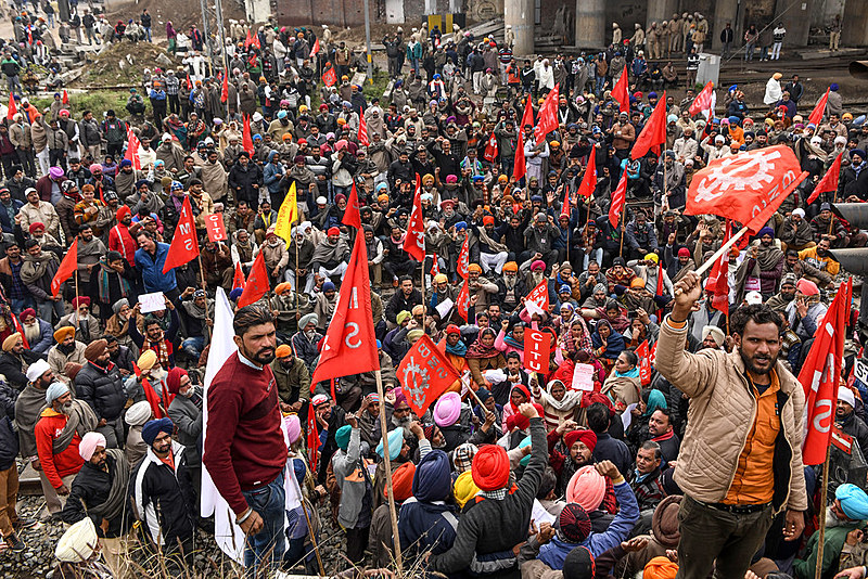 Com neoliberalismo de Modi, indianos enfrentam ataque sistemático aos direitos trabalhistas e setores públicos do país
