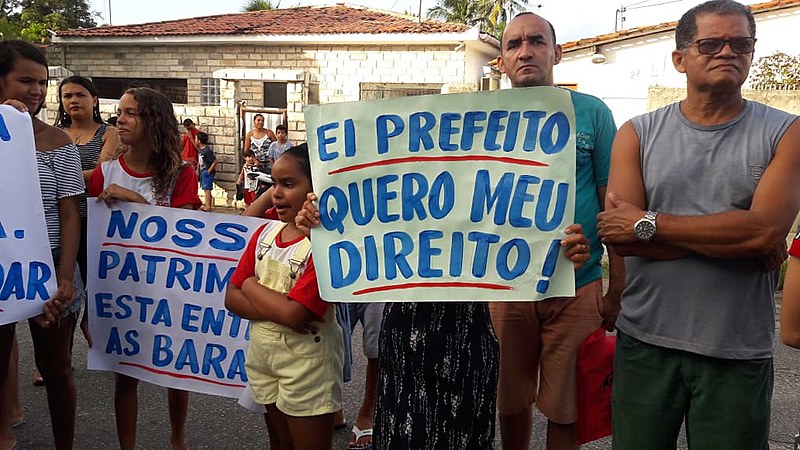 Pais e alunas(os) de várias outras escolas estiveram presentes