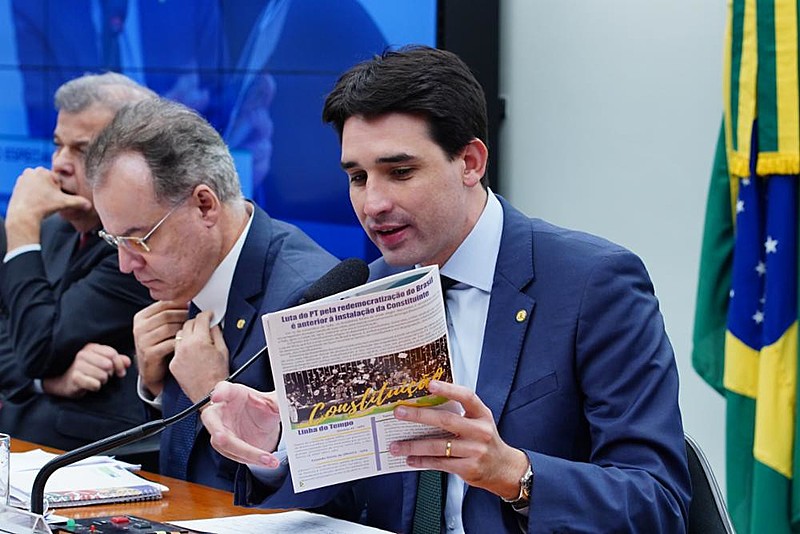Para o deputado Sílvio Costa Filho, comissão deve votar o relatório antes do recesso