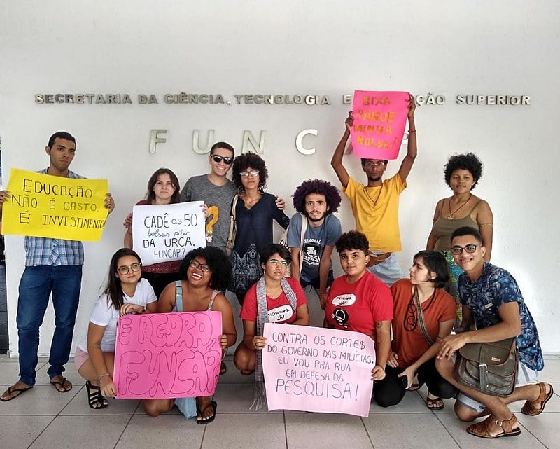 Integrantes da comitiva do Cariri em ato na Funcap