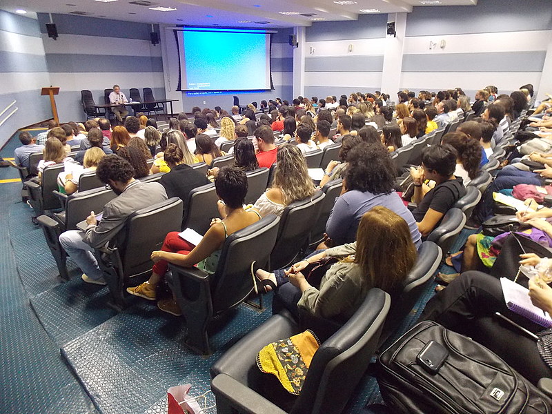 OLHO Curso pretende relacionar golpe de 2016 com história, arte, educaç