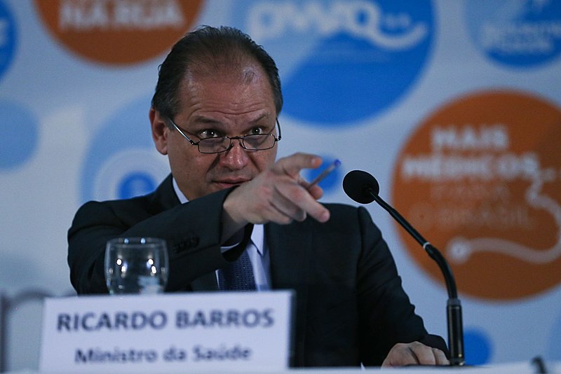 Ricardo Barros anuncia que, como a “fila” do SUS é grande, cabem aos Planos de Saúde ajudar na assistência à população