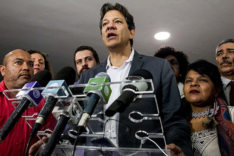 Lideranças políticas durante protesto na Câmara dos Deputados, nesta quarta-feira (21)