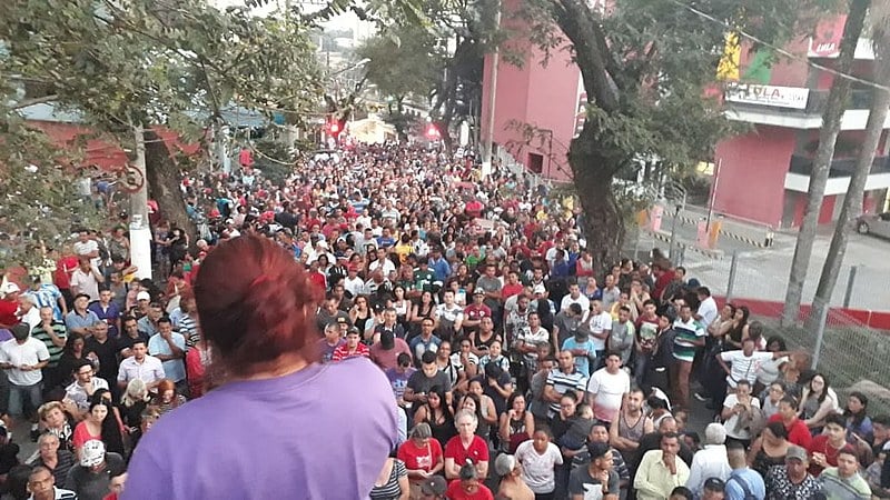 Manifestação em São Bernardo do Campo começou no início da tarde deste domingo (8)