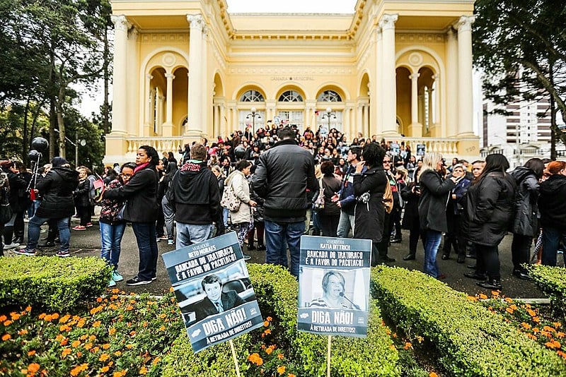 Manifestantes ocuparam o prédio para reivindicar que 'pacotaço' fosse tirado de votação