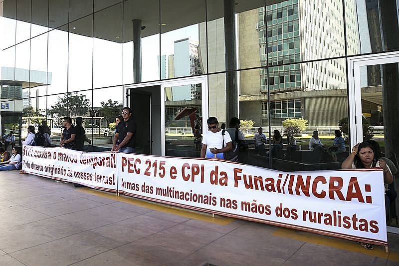 Indígenas e servidores impedem acesso à sede da Funai, no mês de julho
